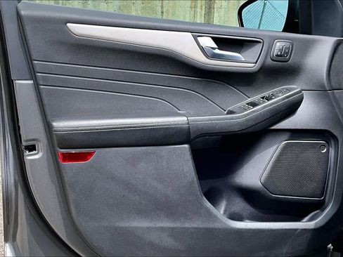 Used 2022 Ford Escape SEL w/ Technology Package FWD image 22