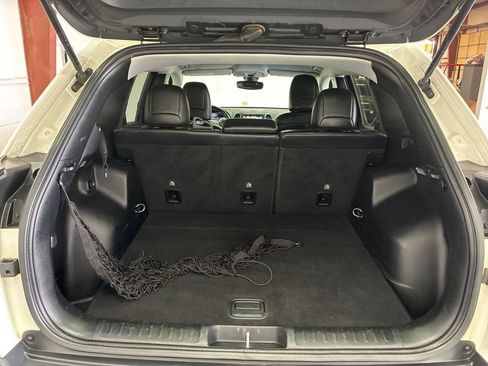 Used 2019 Jeep Cherokee Trailhawk w/ Cold Weather Group AWD/4WD image 20
