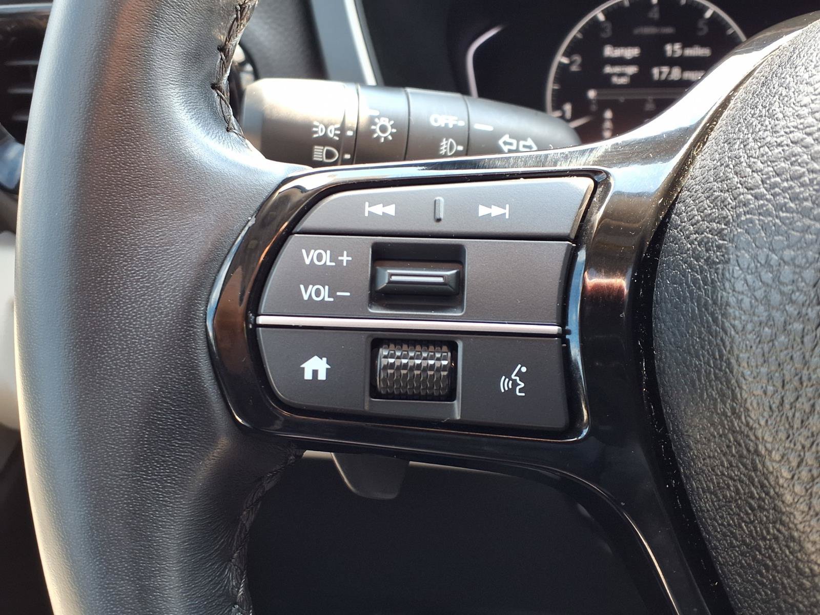 Used 2024 Honda Pilot Touring image 22
