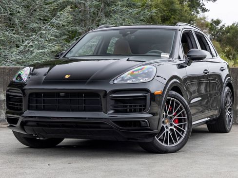 Certified 2023 Porsche Cayenne GTS AWD/4WD image 1