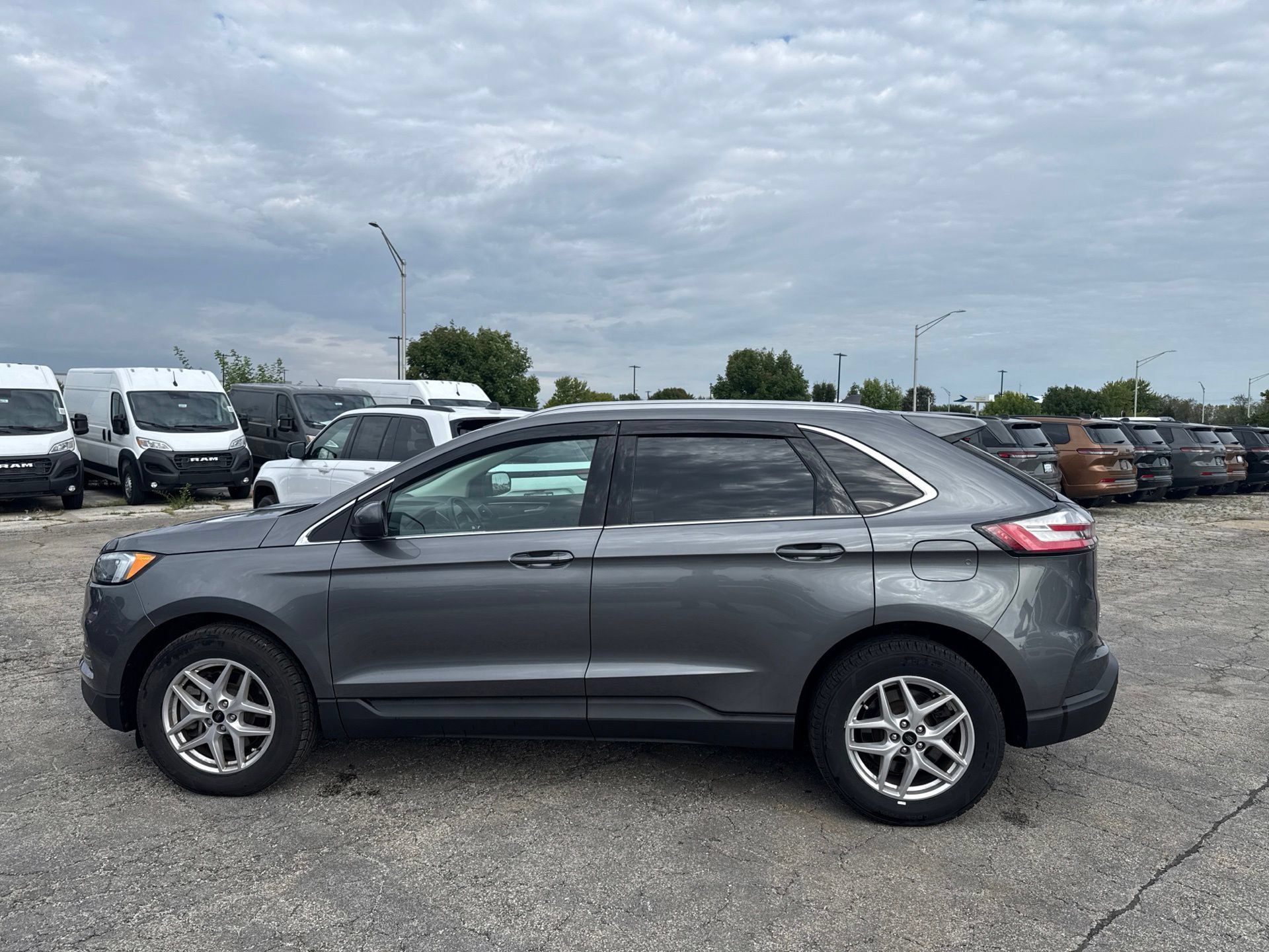 Used 2024 Ford Edge SEL w/ Convenience Package AWD/4WD image 9