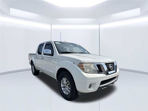 Used 2015 Nissan Frontier SV w/ SV Value Truck Package RWD image 3