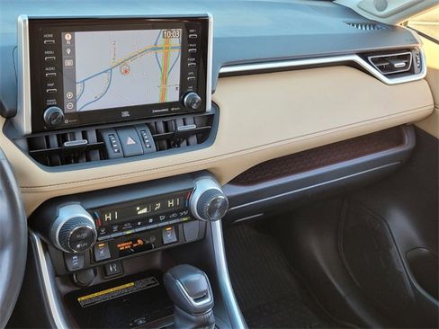 Used 2019 Toyota RAV4 Limited image 30