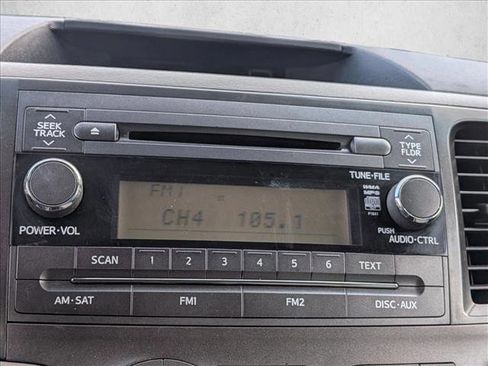 Used 2013 Toyota Sienna L image 12