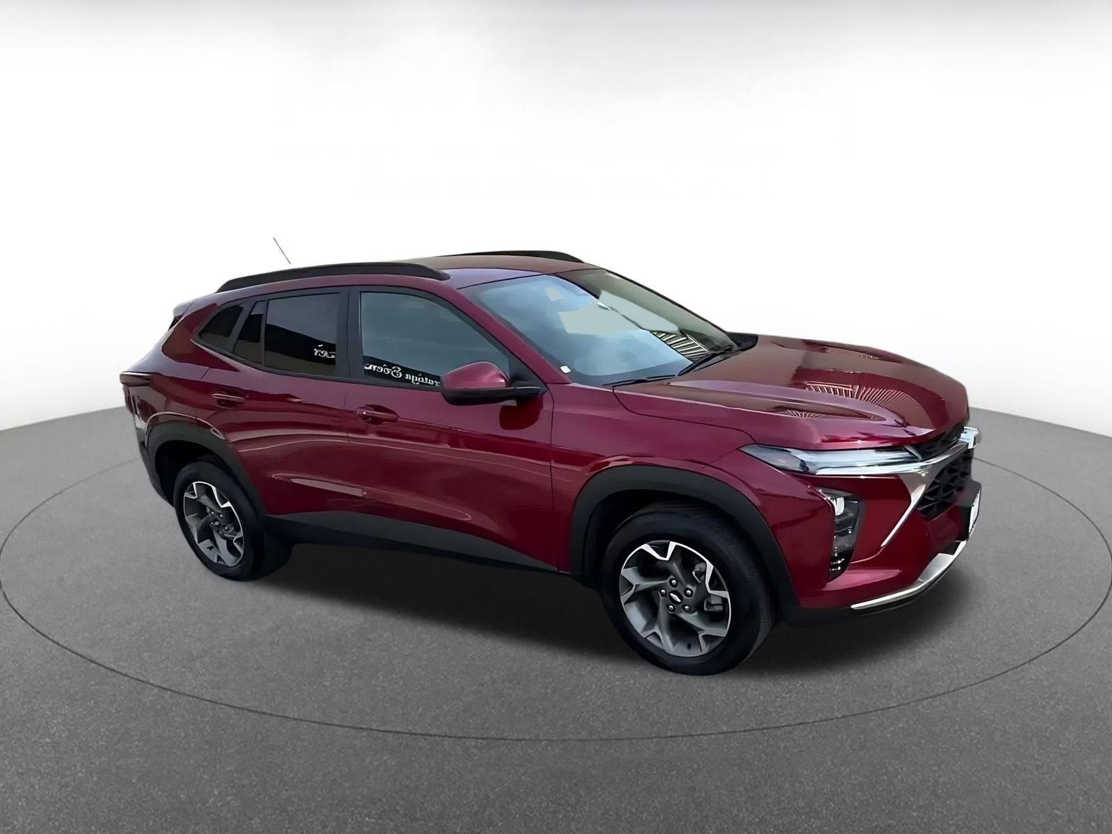 Used 2025 Chevrolet Trax LT w/ LT Convenience Package FWD image 2