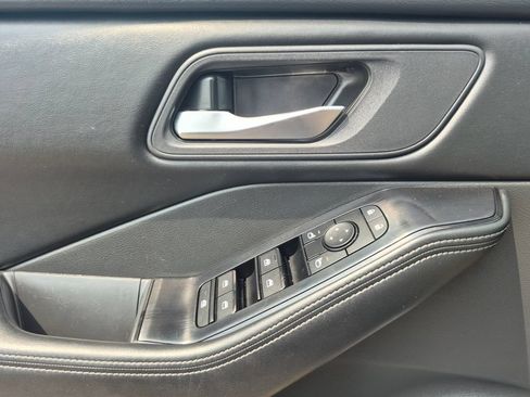 Used 2025 Nissan Rogue SV AWD/4WD image 8