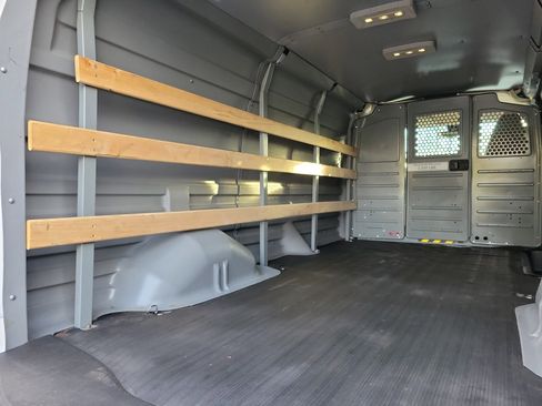 Used 2020 GMC Savana 2500 Extended w/ Driver Convenience Package image 9