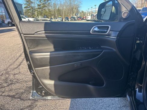 Used 2017 Jeep Grand Cherokee Limited image 15