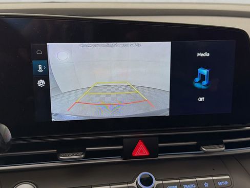 Used 2024 Hyundai Elantra SEL w/ Convenience Package image 16