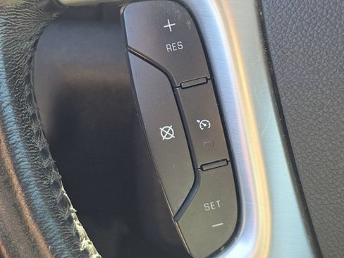 Used 2016 GMC Acadia SLT w/ Open Road Package FWD image 9