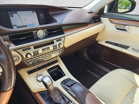 Used 2016 Lexus ES 350 w/ Luxury Package w/Wood Trim FWD image 12