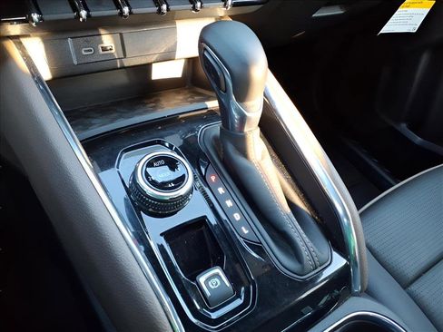 Used 2024 GMC Canyon Denali image 11