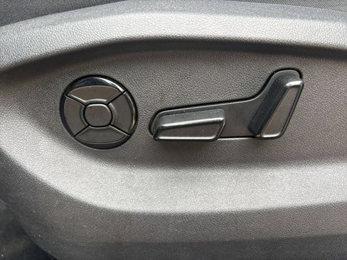 Used 2026 Volkswagen Tiguan SE FWD image 18