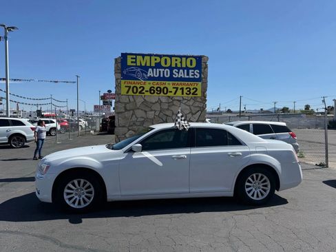 Used 2013 Chrysler 300 image 1