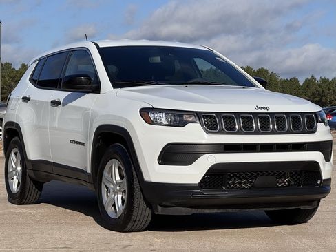 Used 2024 Jeep Compass Sport image 7