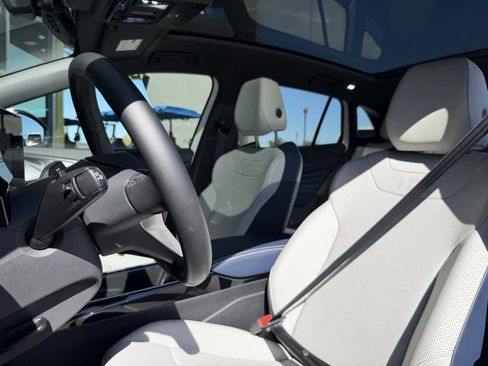 Used 2024 Volkswagen ID.4 Pro S image 33