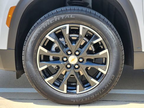Used 2026 Chevrolet Traverse LT w/ Sun and Wheel Package FWD image 10