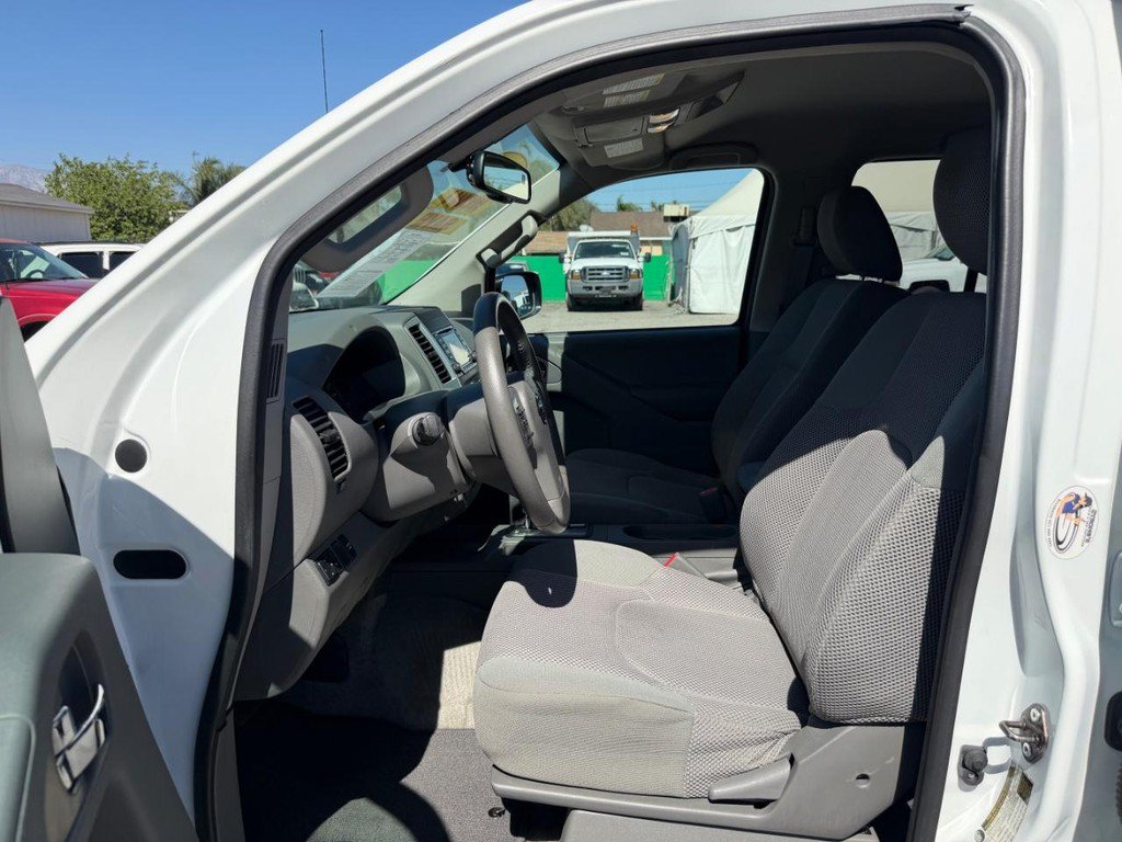 Used 2016 Nissan Frontier SV w/ SV Value Truck Package RWD image 17
