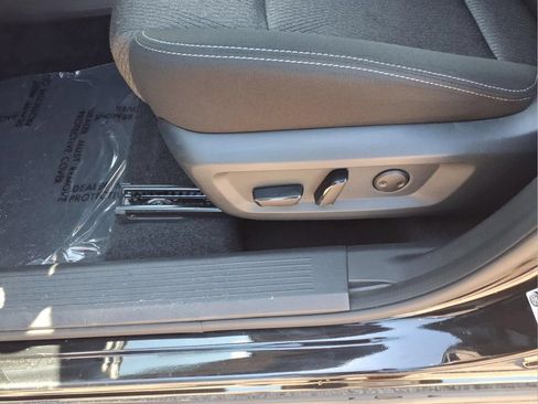 Used 2025 Nissan Rogue SV FWD image 22
