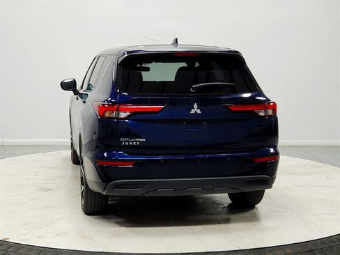 Used 2022 Mitsubishi Outlander SE image 6