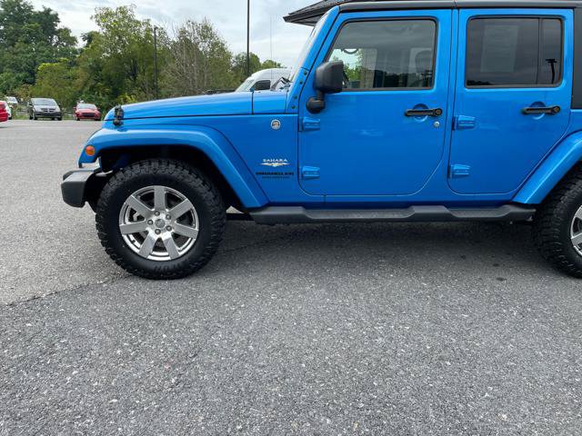 Used 2015 Jeep Wrangler Unlimited Sahara w/ Connectivity Group AWD/4WD image 2
