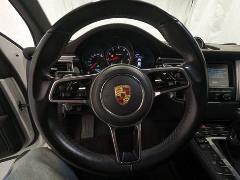 Used 2015 Porsche Macan Turbo image 9