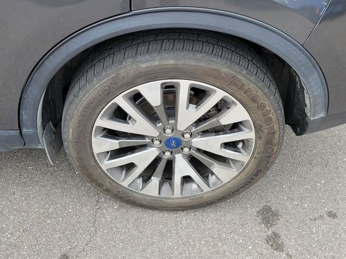 Used 2020 Ford Escape Titanium image 40