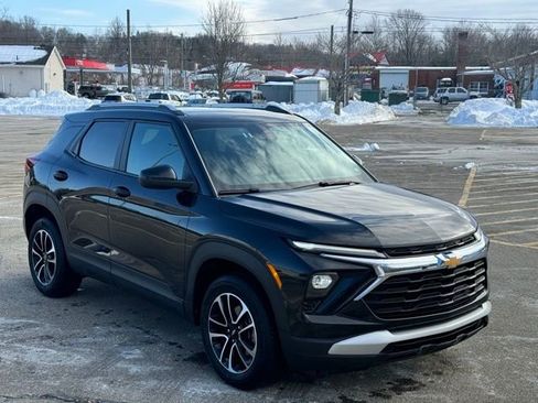 Used 2025 Chevrolet TrailBlazer LT image 3