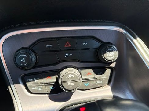 Used 2016 Dodge Challenger R/T RWD image 21
