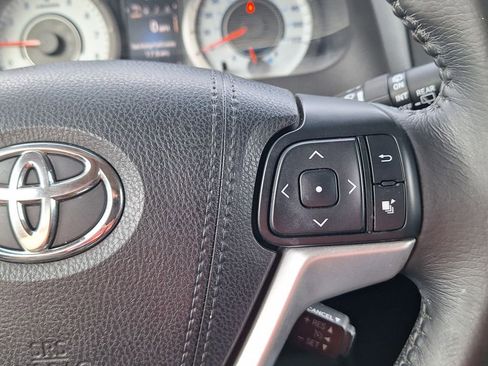 Used 2017 Toyota Sienna SE Premium image 18