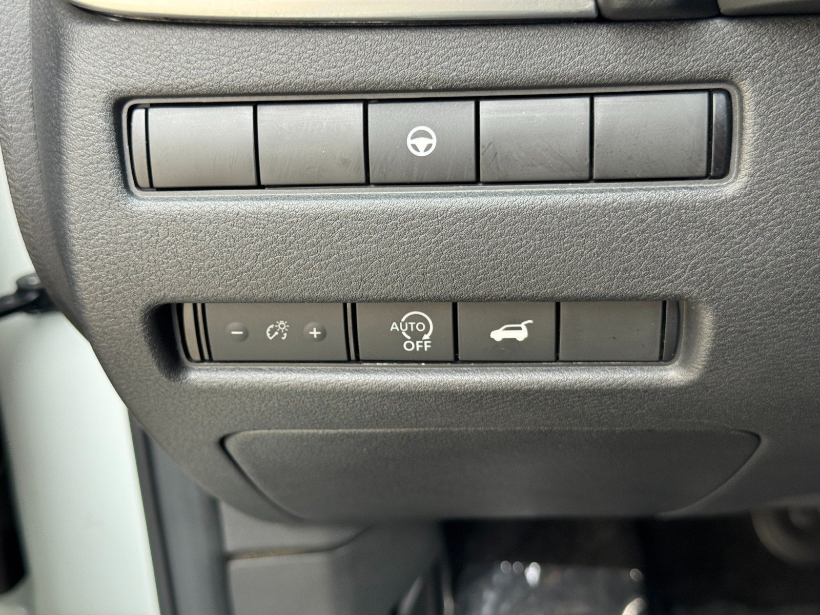 Used 2023 Nissan Rogue Platinum FWD image 18