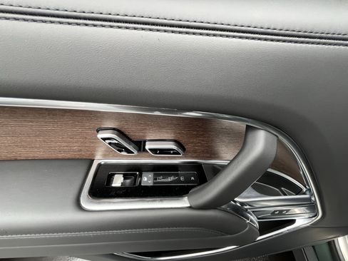 Used 2025 Land Rover Range Rover Long Wheelbase SE image 24