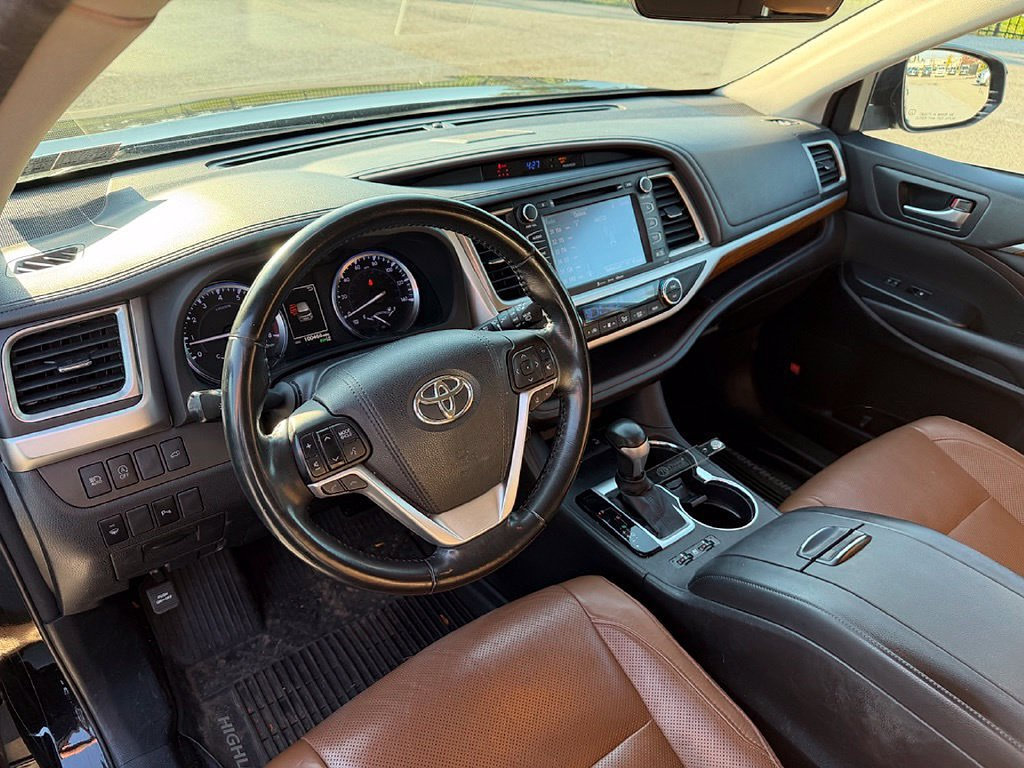 Used 2018 Toyota Highlander Limited AWD/4WD image 12