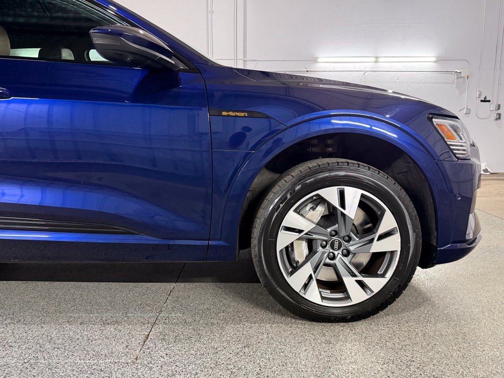 Used 2022 Audi e-tron Premium AWD/4WD image 5