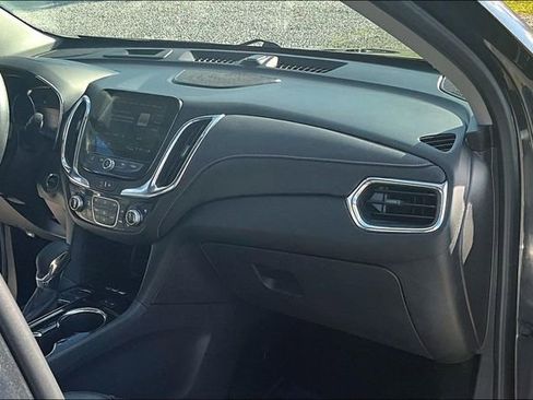 Used 2022 Chevrolet Equinox Premier AWD/4WD image 16