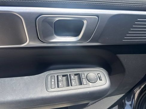 Used 2025 Hyundai Santa Fe SE FWD image 12
