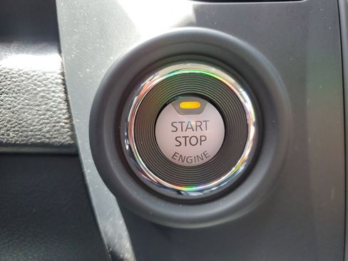 Certified 2024 Nissan Titan SV w/ SV Convenience Package image 20