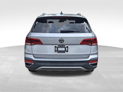 Used 2023 Volkswagen Taos SE FWD image 5