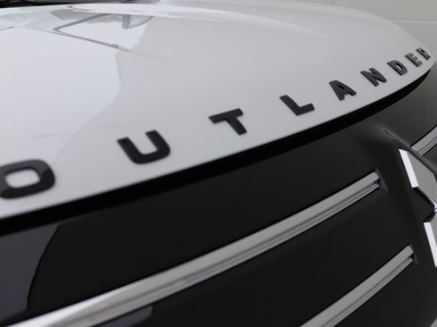 New 2026 Mitsubishi Outlander SEL image 31