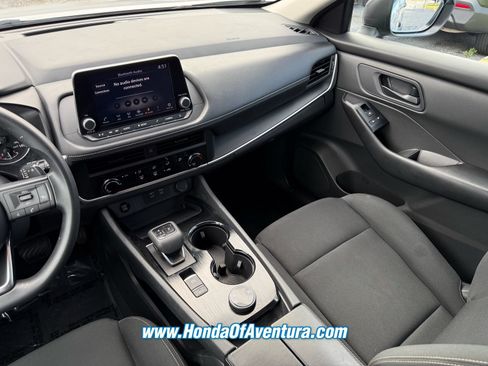 Used 2024 Nissan Rogue S AWD/4WD image 15