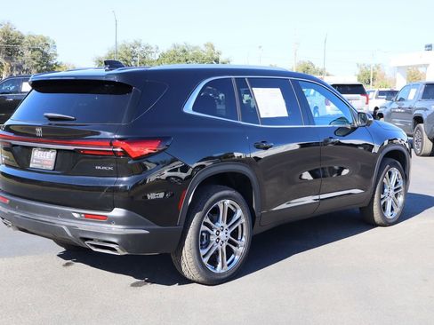 Used 2025 Buick Enclave Preferred w/ Power Package image 8