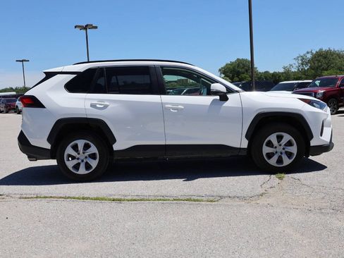 Used 2019 Toyota RAV4 LE AWD/4WD image 7
