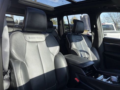 Used 2023 Jeep Grand Cherokee Overland w/ Luxury Tech Group IV image 28
