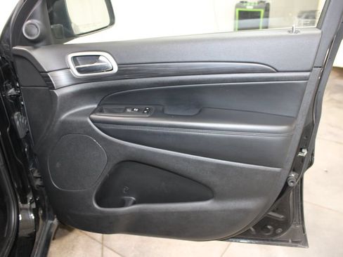 Used 2022 Jeep Grand Cherokee Laredo X RWD image 22