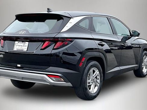 Used 2025 Hyundai Tucson SE image 5