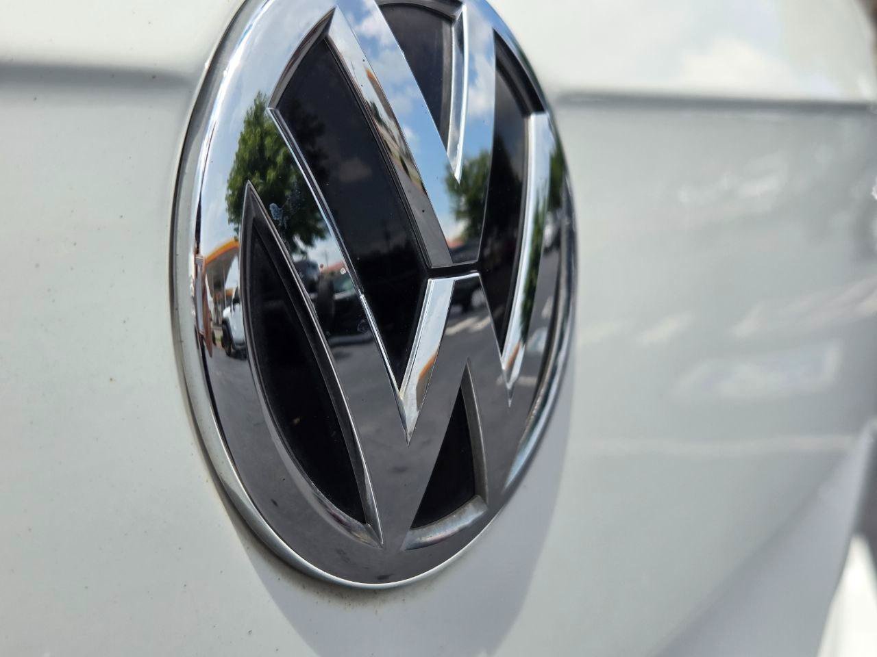Used 2020 Volkswagen Tiguan SE R-Line FWD image 8
