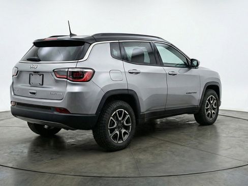 Used 2025 Jeep Compass Trailhawk image 9