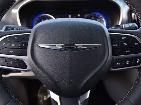 Used 2022 Chrysler Pacifica Touring-L image 21