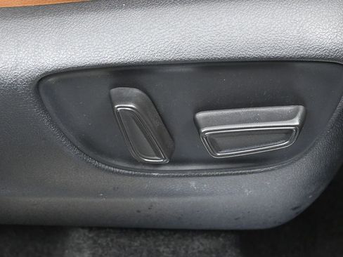 Certified 2025 Toyota Highlander Platinum image 39