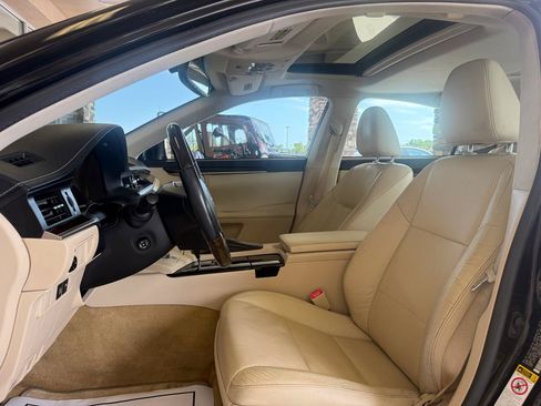 Used 2014 Lexus ES 350 w/ Luxury Package FWD image 10